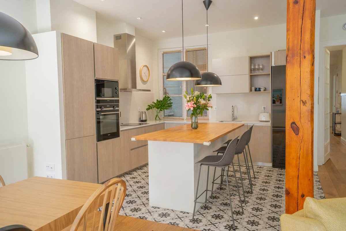 Spacious & Unique Getaway Close to Beach, Centro gallery image 5