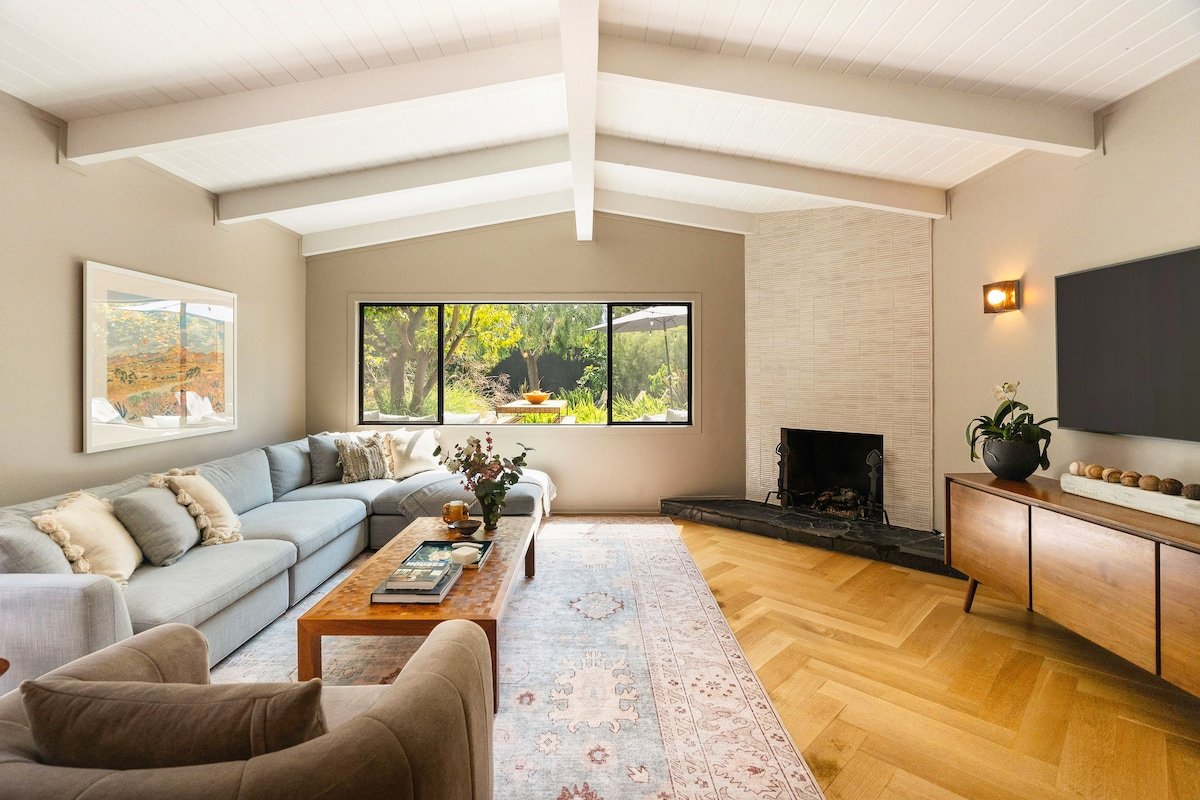 Sunshine Oasis – Luxury Westside Retreat gallery image 5