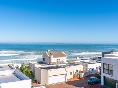 Family home – private pool, sea & mountain views