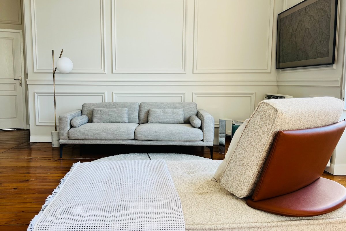 Somptueux appartement aux Grands-Hommes gallery image 5