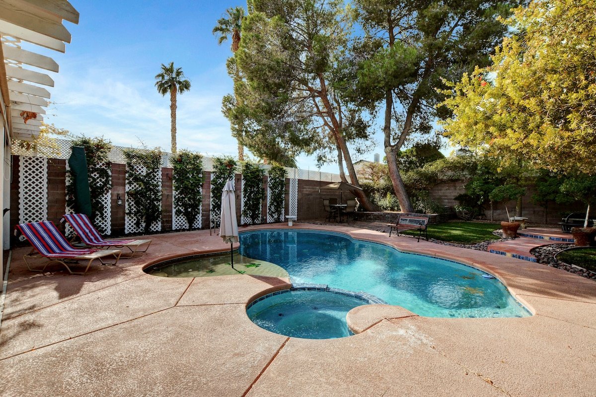 ELEGANT HOME CLOSE TO LV STRIP (up to 7 guests) gallery image 3