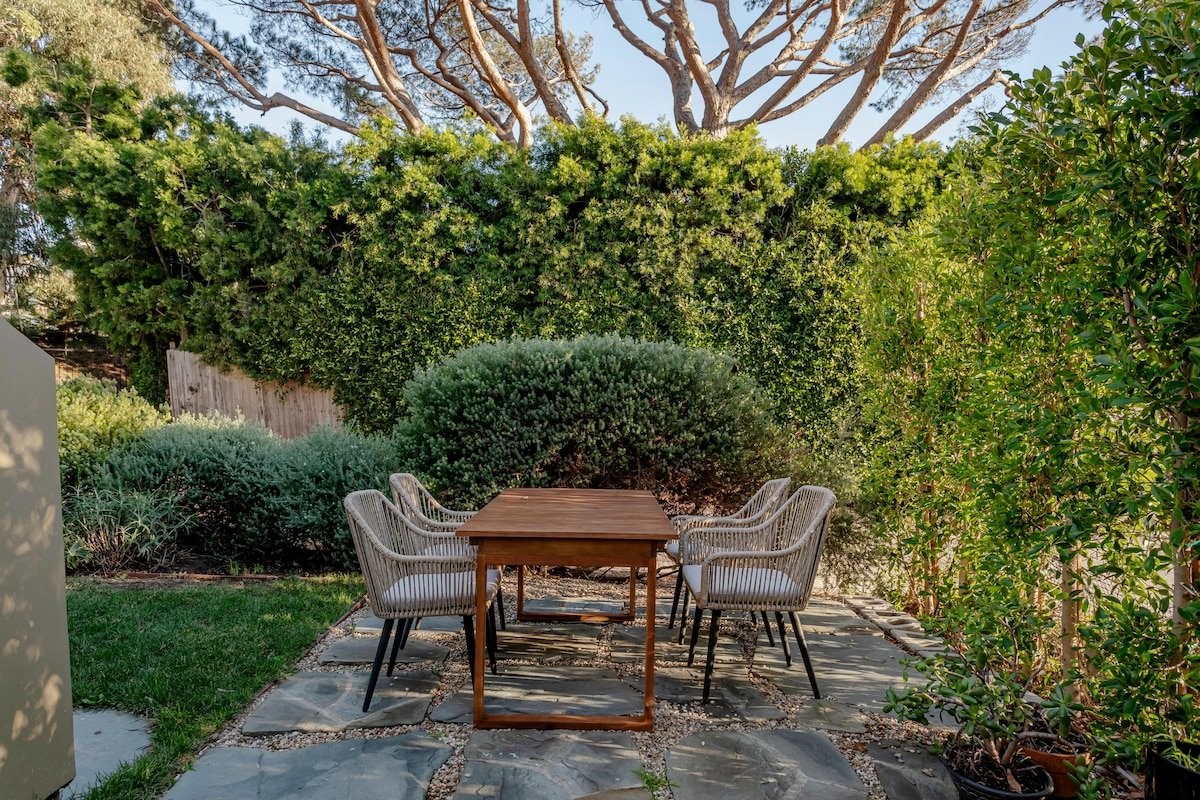 Private Malibu Escape: Walk to Secluded Beach gallery image 5