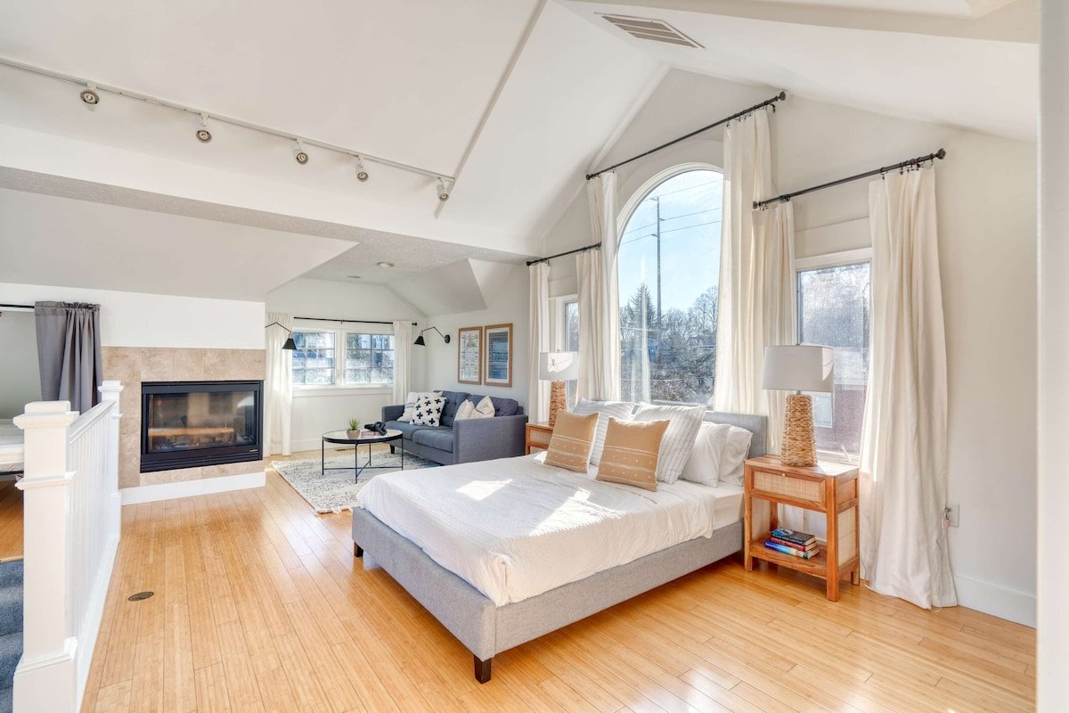 Casa Solarium – Local Eateries, Parks & Espresso gallery image 2