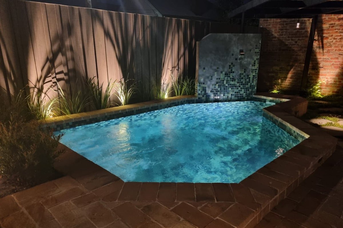 House with a Pool, outdoor dining near City &Beach gallery image 2