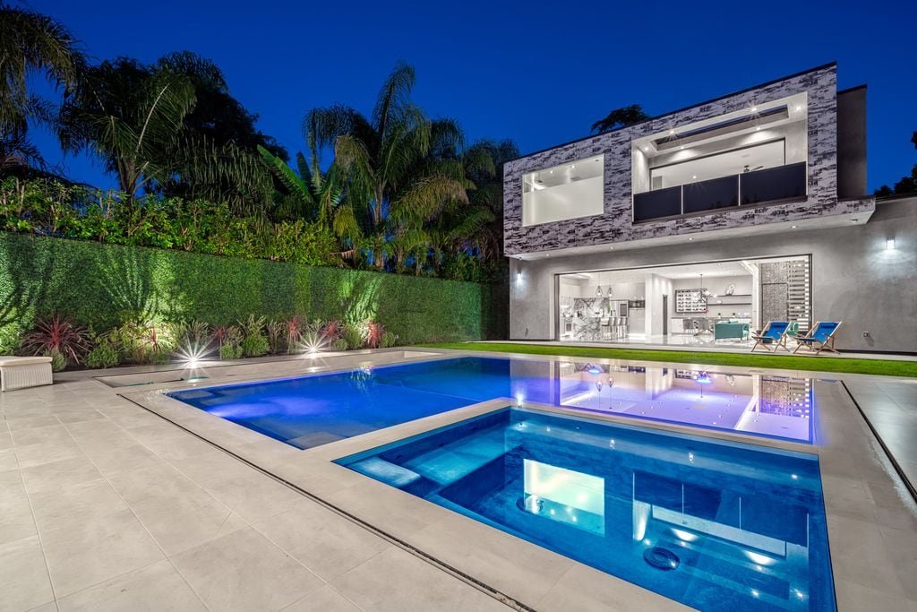 Lux Mansion near Universal Studios gallery image 2