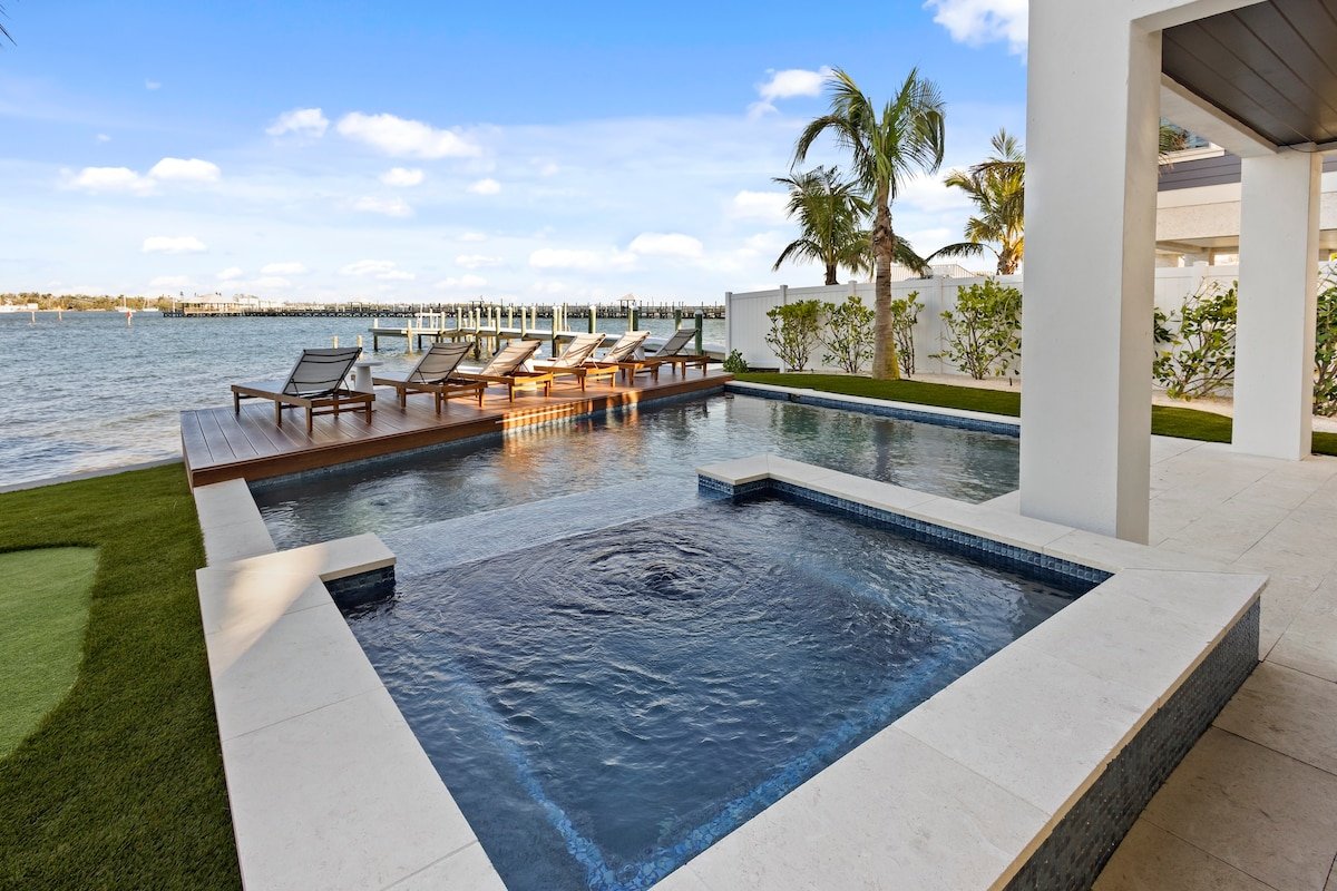 Waterfront Luxury Pool Home, Golf Cart, and Bikes!