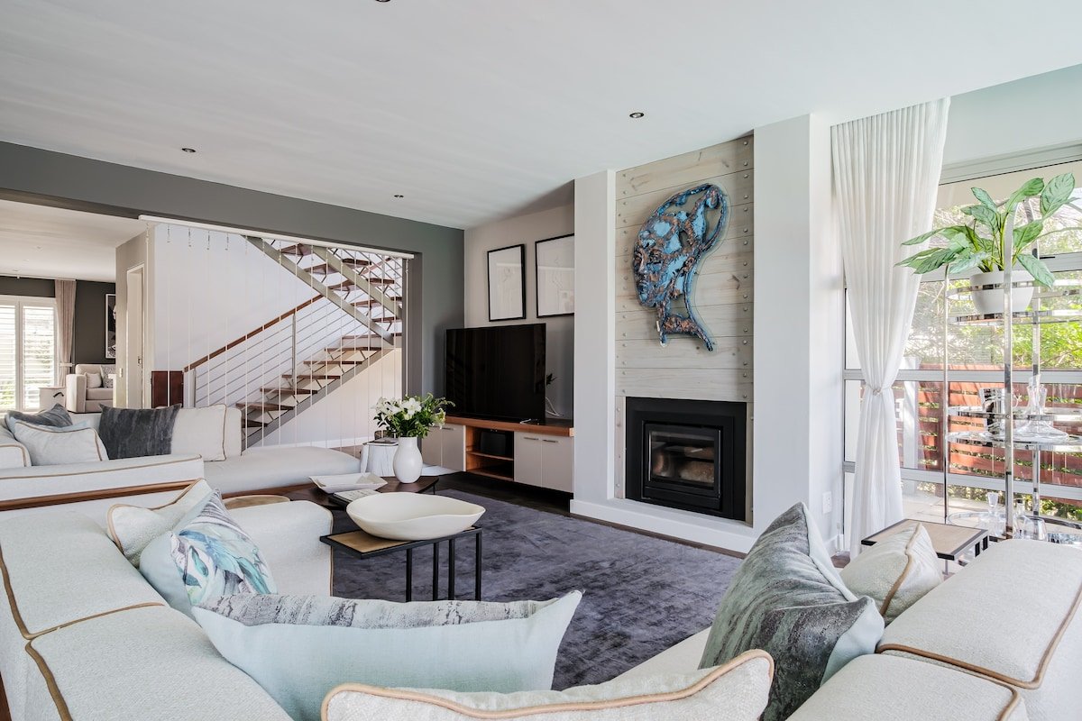 Luxurious Arty Villa close to beaches! gallery image 5