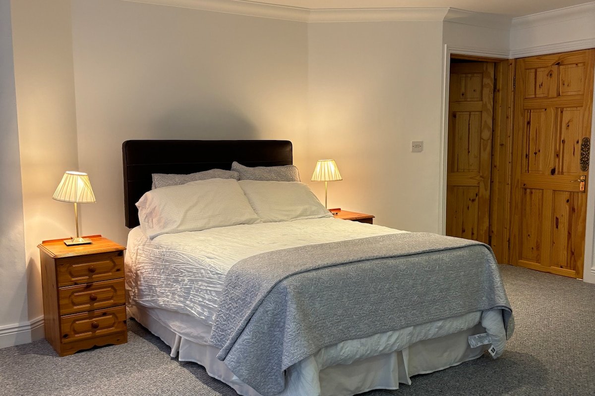 3BR/3BA Home near Trinity College gallery image 4