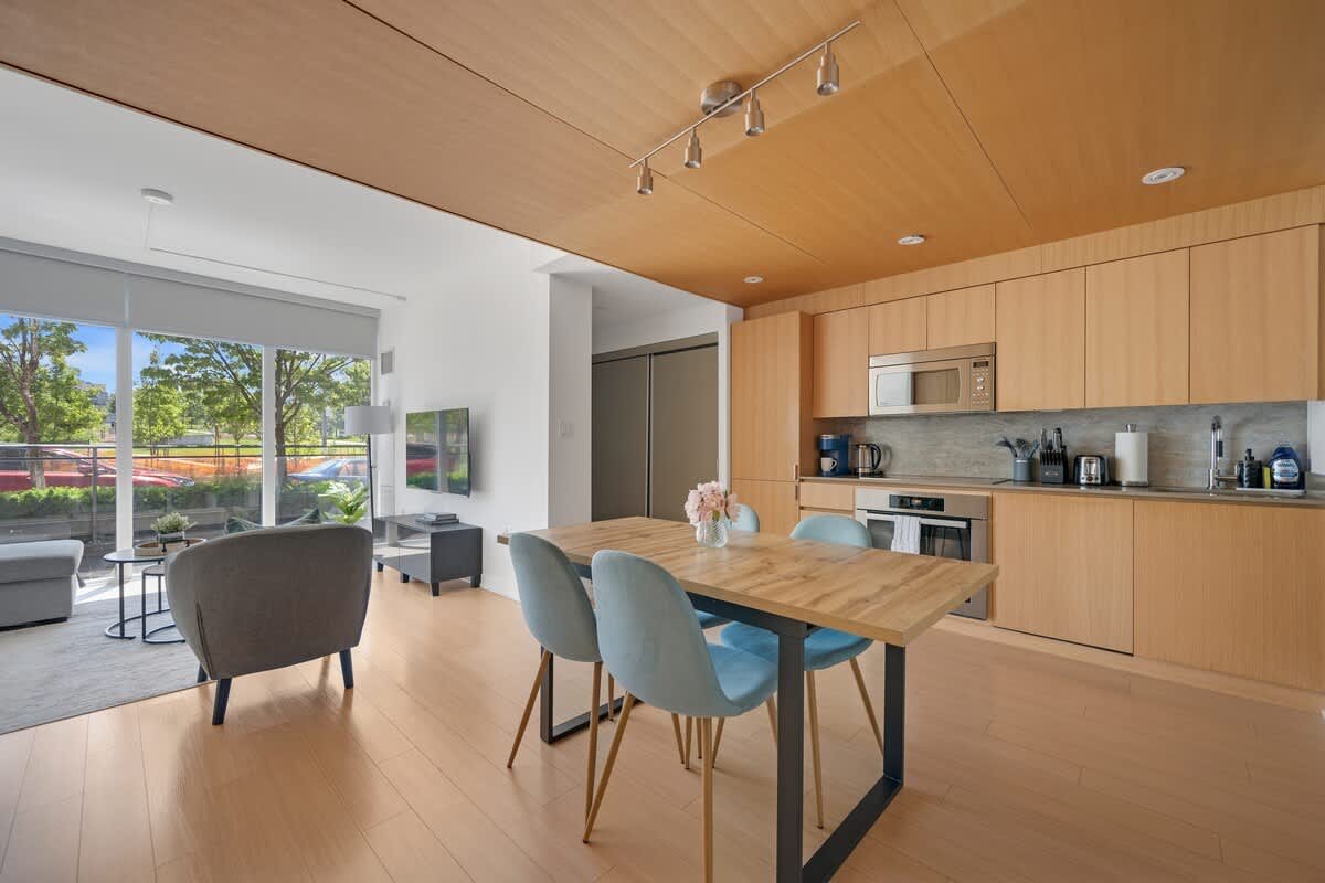 Private Home, 3 BR, Rogers Centre & Free Parking gallery image 4