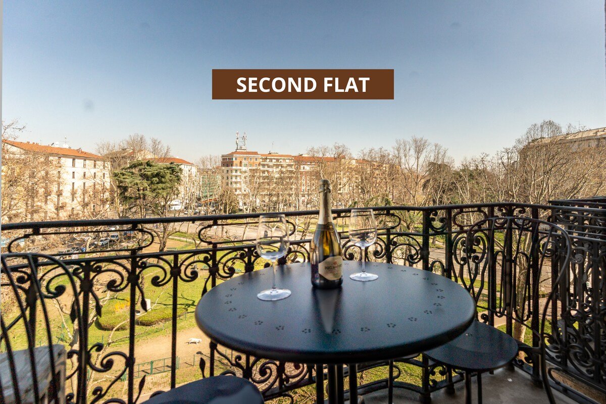 [Duomo 7 min] Two Independent Flats With Parking gallery image 4