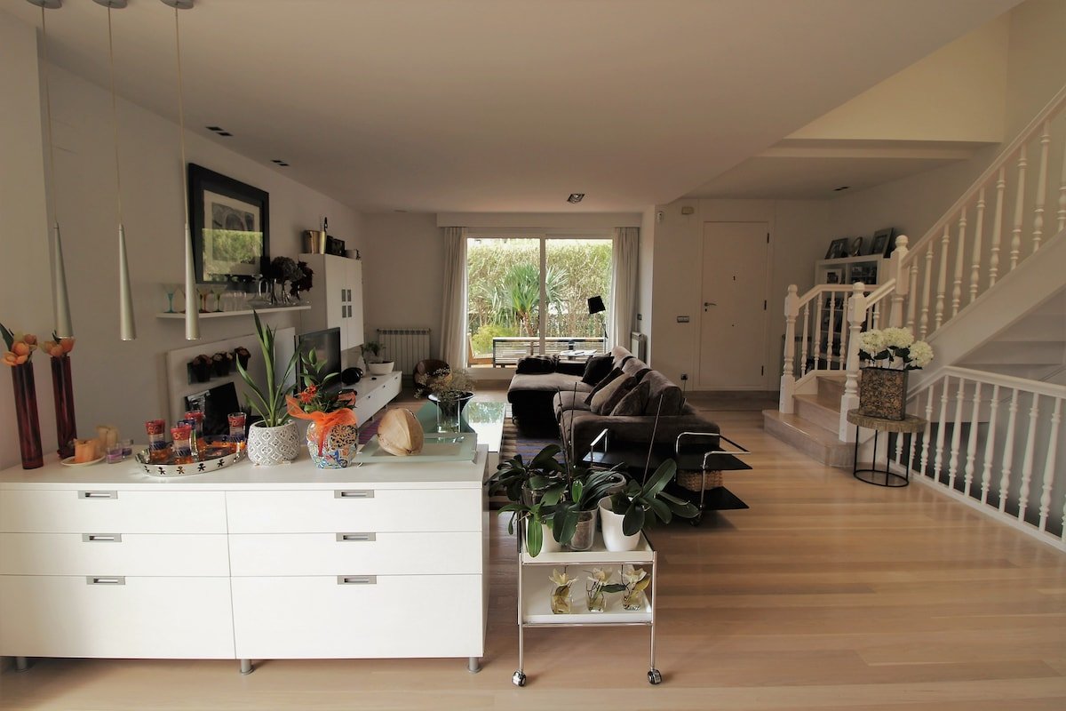 Bonita Villa Adosada con Piscina Privada gallery image 4