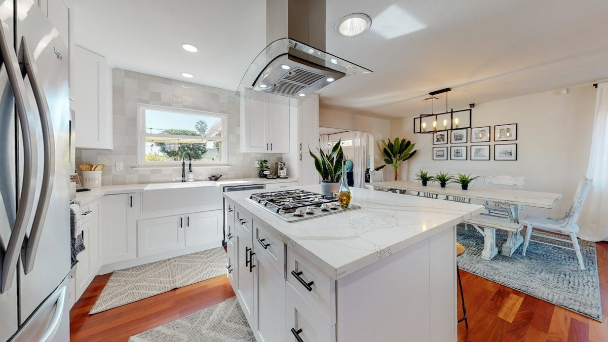 Family House with Toys and Playground for Kids! gallery image 3