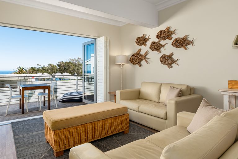 Camps Bay Charming featured image