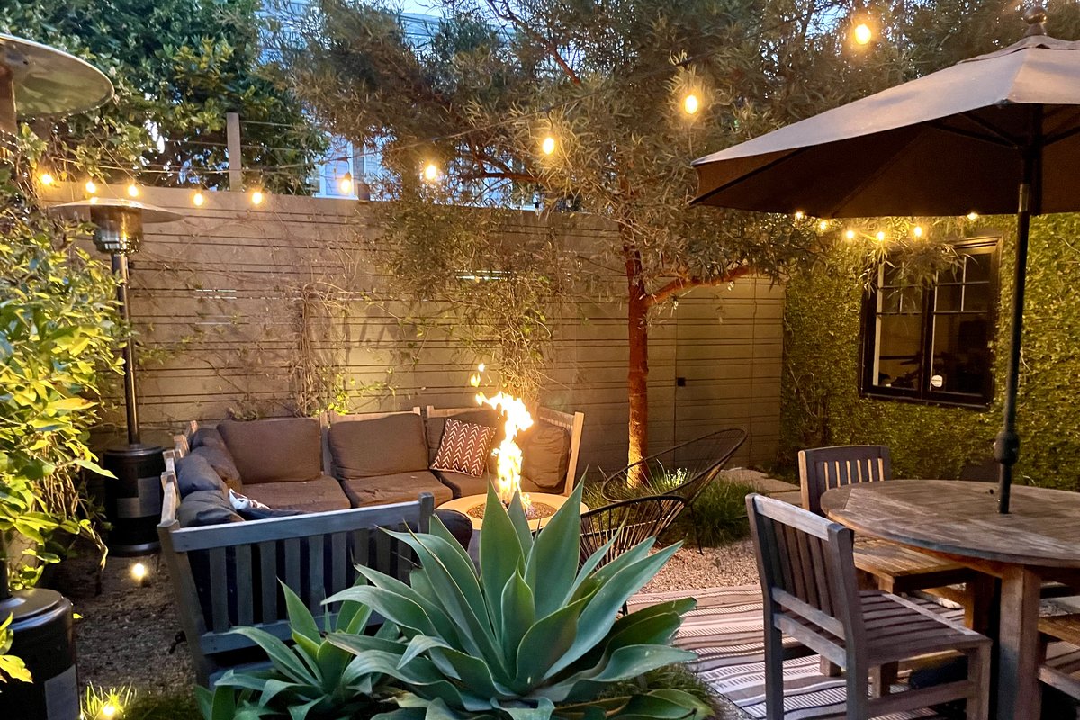 Venice Beach Indoor-Outdoor Oasis in Walk Street District