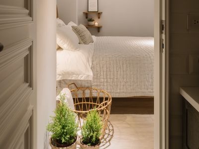 Apt E. 尋找1-3個月租的客戶. 5 mins to MRT