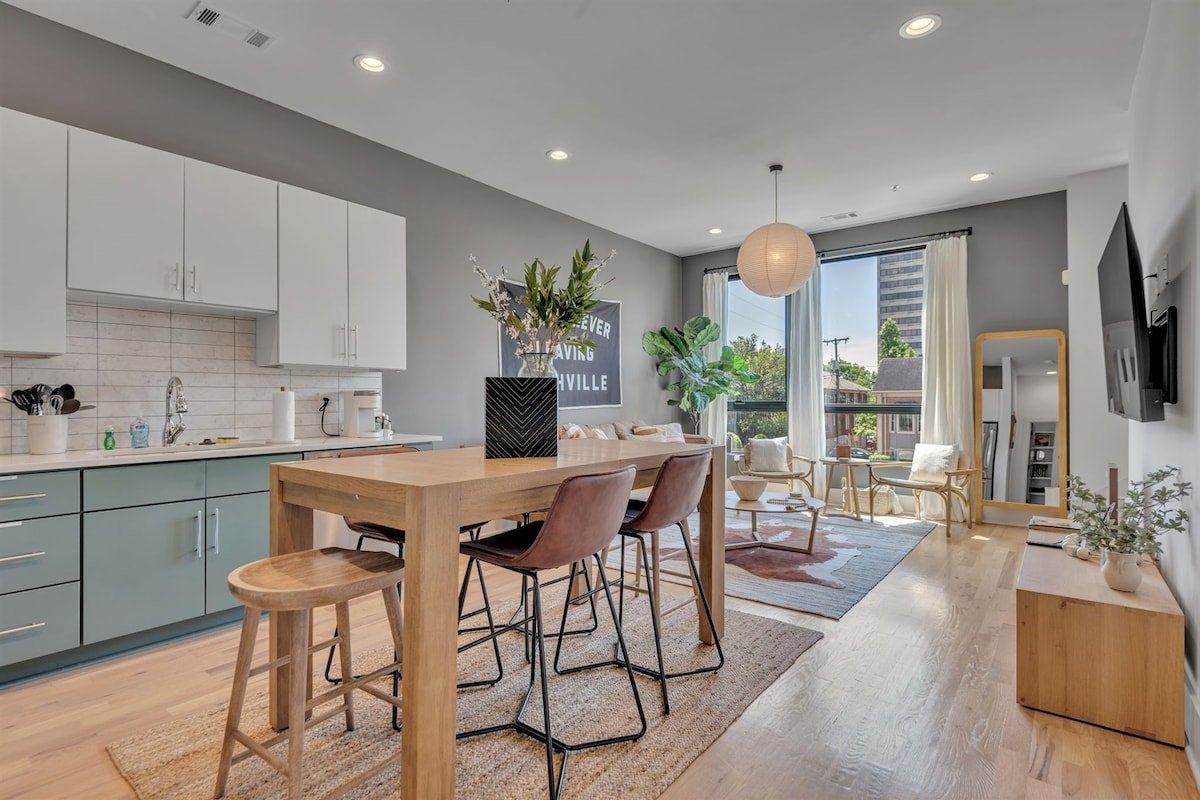 NEW Charming Home in the Heart of Nashville gallery image 2