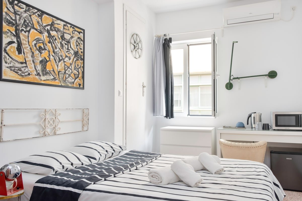 Artistic rooms near Acropolis, with prvt. baths gallery image 3