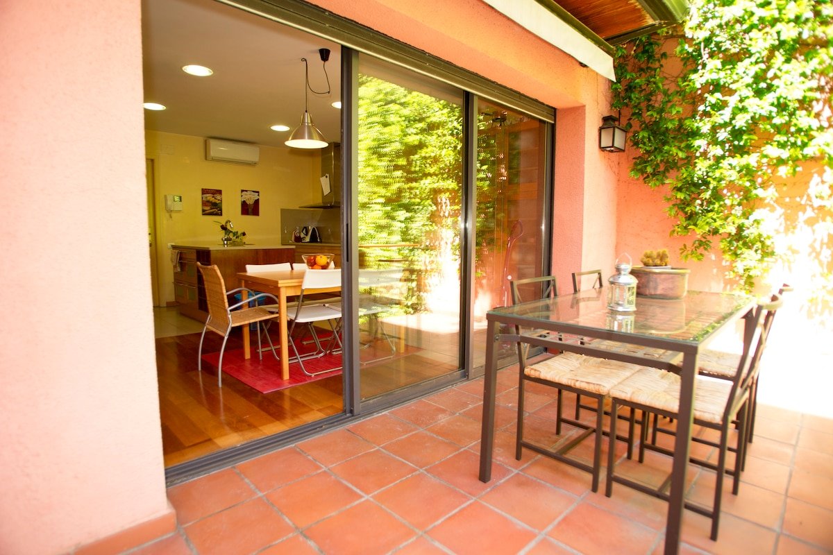 House with garden gallery image 4