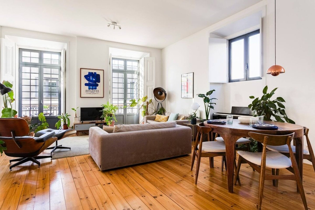 Design & bright central home w/ balcony + parking! gallery image 3