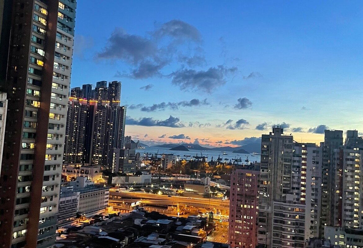 Modern 2BR/2Bath Seaview apt with balcony/1min MTR gallery image 5