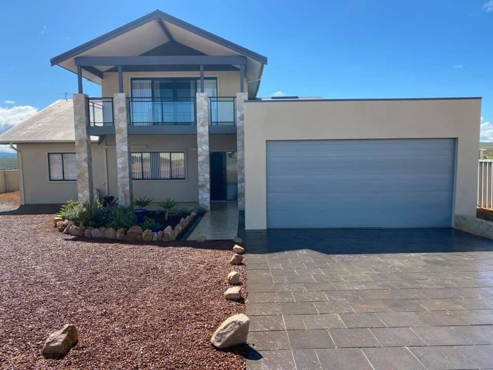 AMAZING views at The Lookout FREE WIFI & NETFLIX gallery image 3