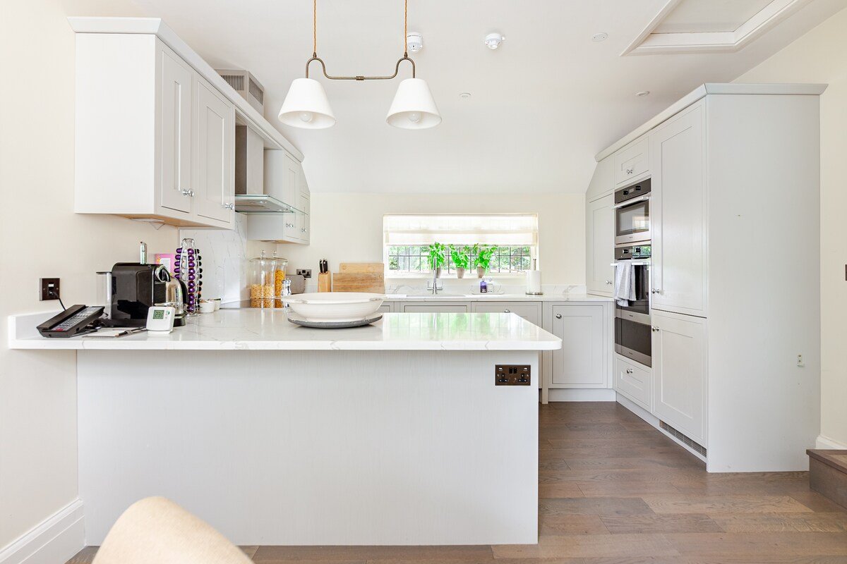 Sundial Cottage – wonderful 19th century home gallery image 3