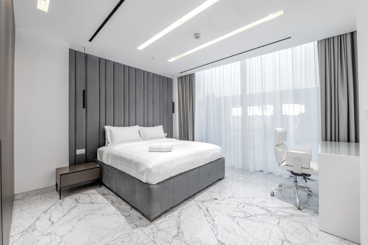 Grand Dubai Marina 4BR Triplex w/ Pool, Gym, Sauna gallery image 4