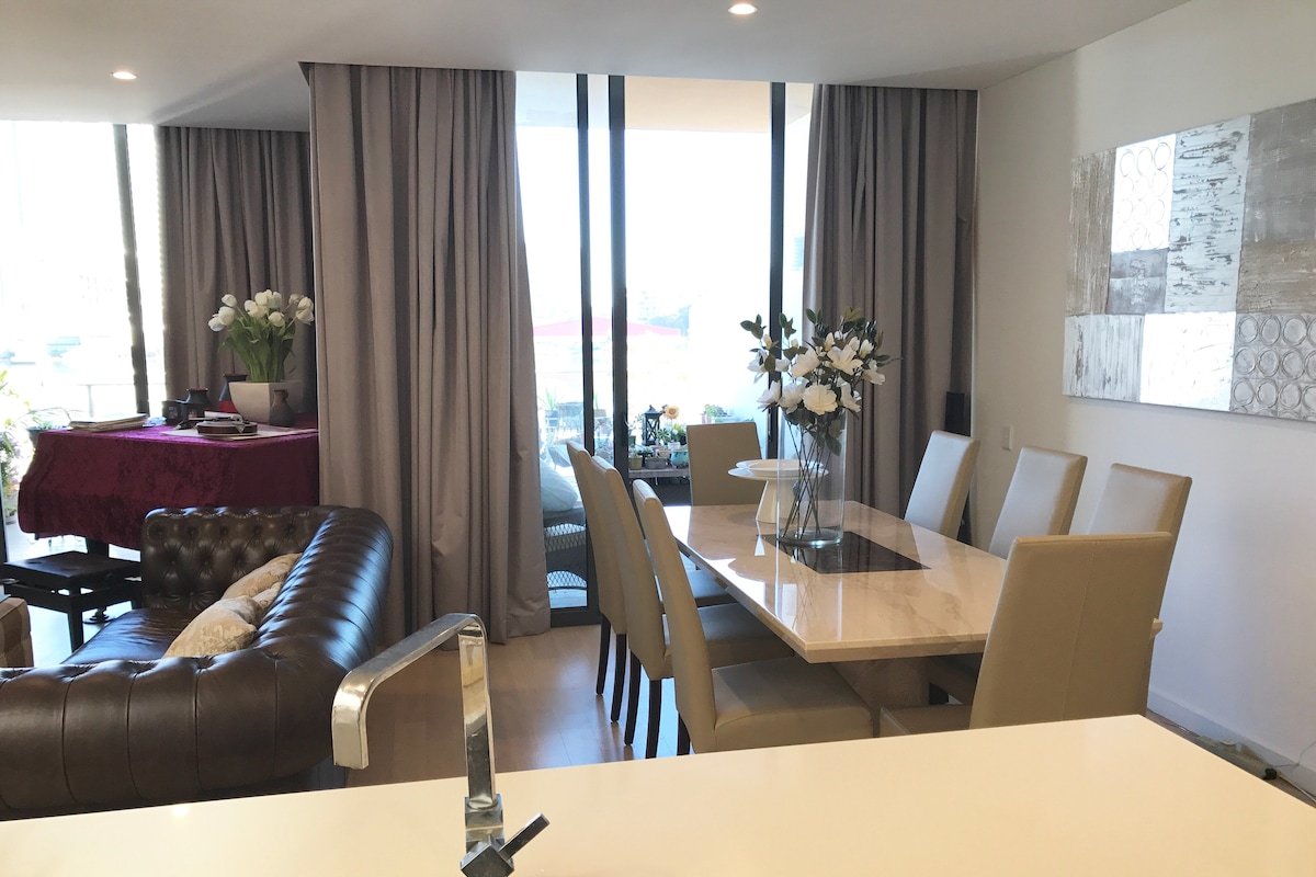 Convenient & comfortable waterfront terrace. gallery image 2