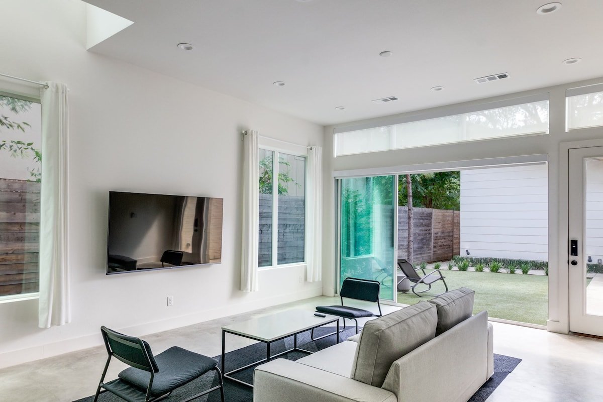 Luxury Lower Greenville Home gallery image 3