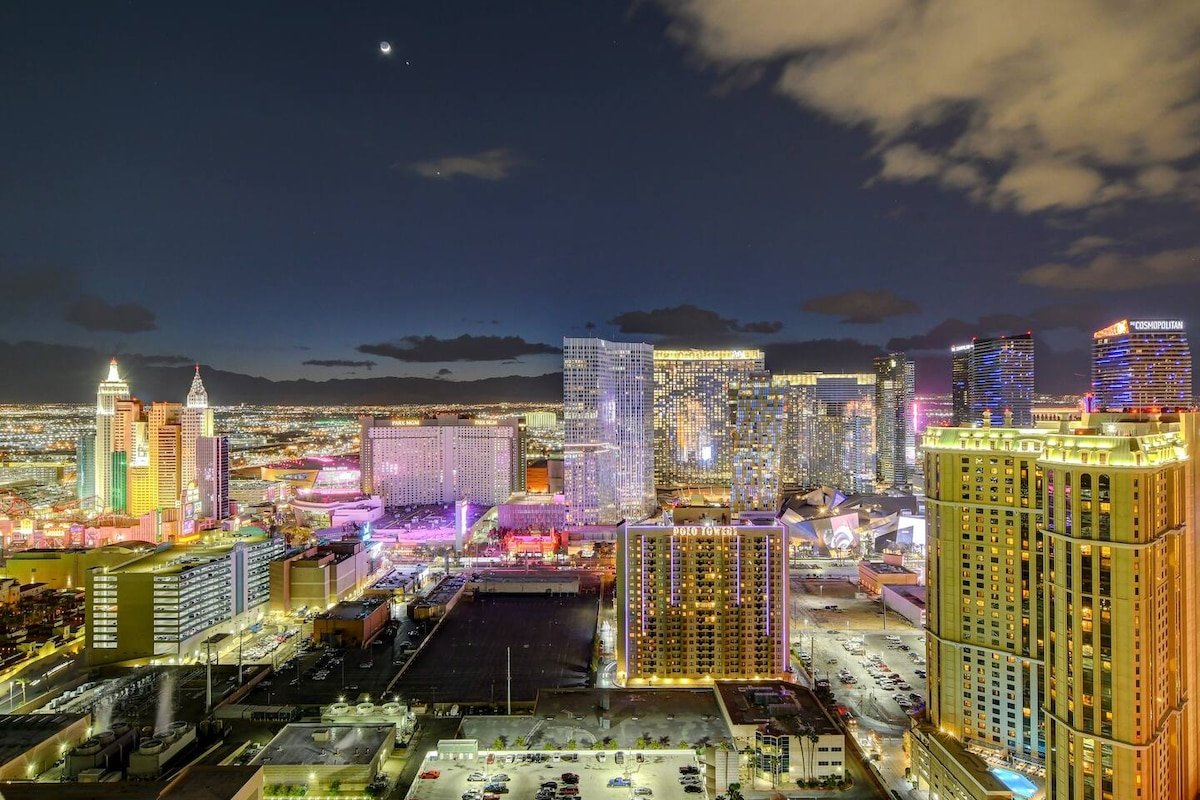 MGM Signature 2BR3BA PH Strip view No Resort Fee gallery image 2