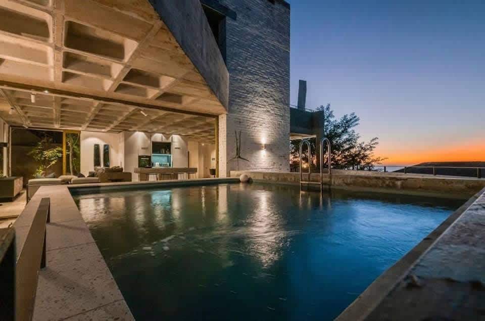 Luna Azul Loft – Ultra Lux Apt, Pool, Views gallery image 2