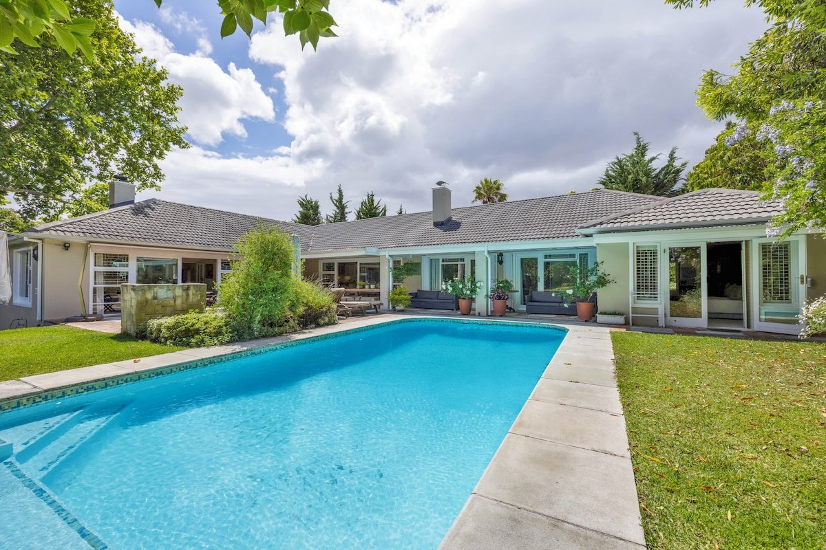 Captivating Constantia Home – Cape Luxury Stay gallery image 2