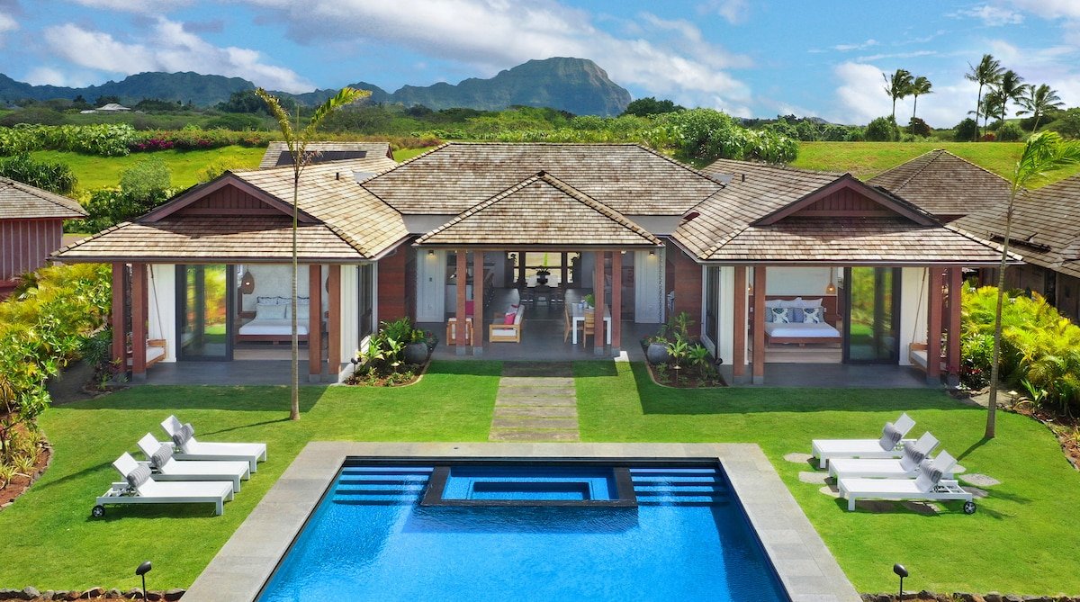 Hale Leimomi: Luxurious Comfort + Pool + Views! gallery image 2