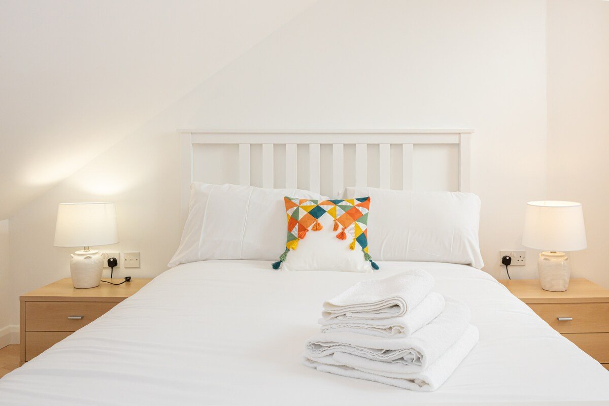 The Withington Deluxe Two Bedroom Penthouse Escape gallery image 5