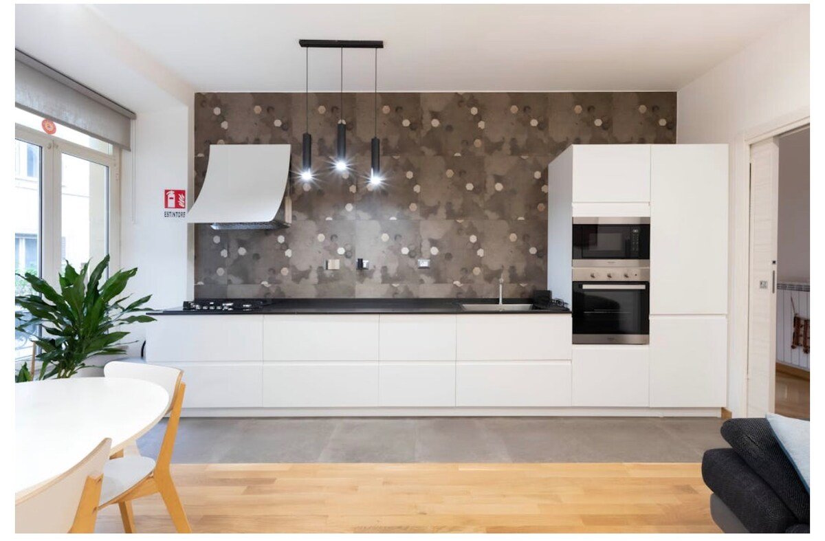 Stylish, Cozy&Spacious 4-Bedroom Apt (City Center) gallery image 5