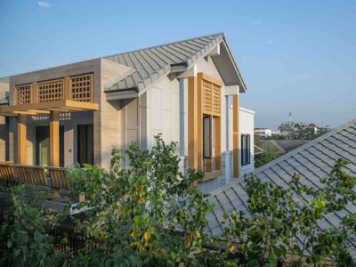 Whole Floor 13 Bedroom with Large living room