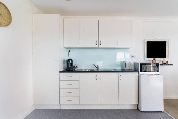 Yarra Valley Views Spacious 2 bedroom guest suite gallery image 5