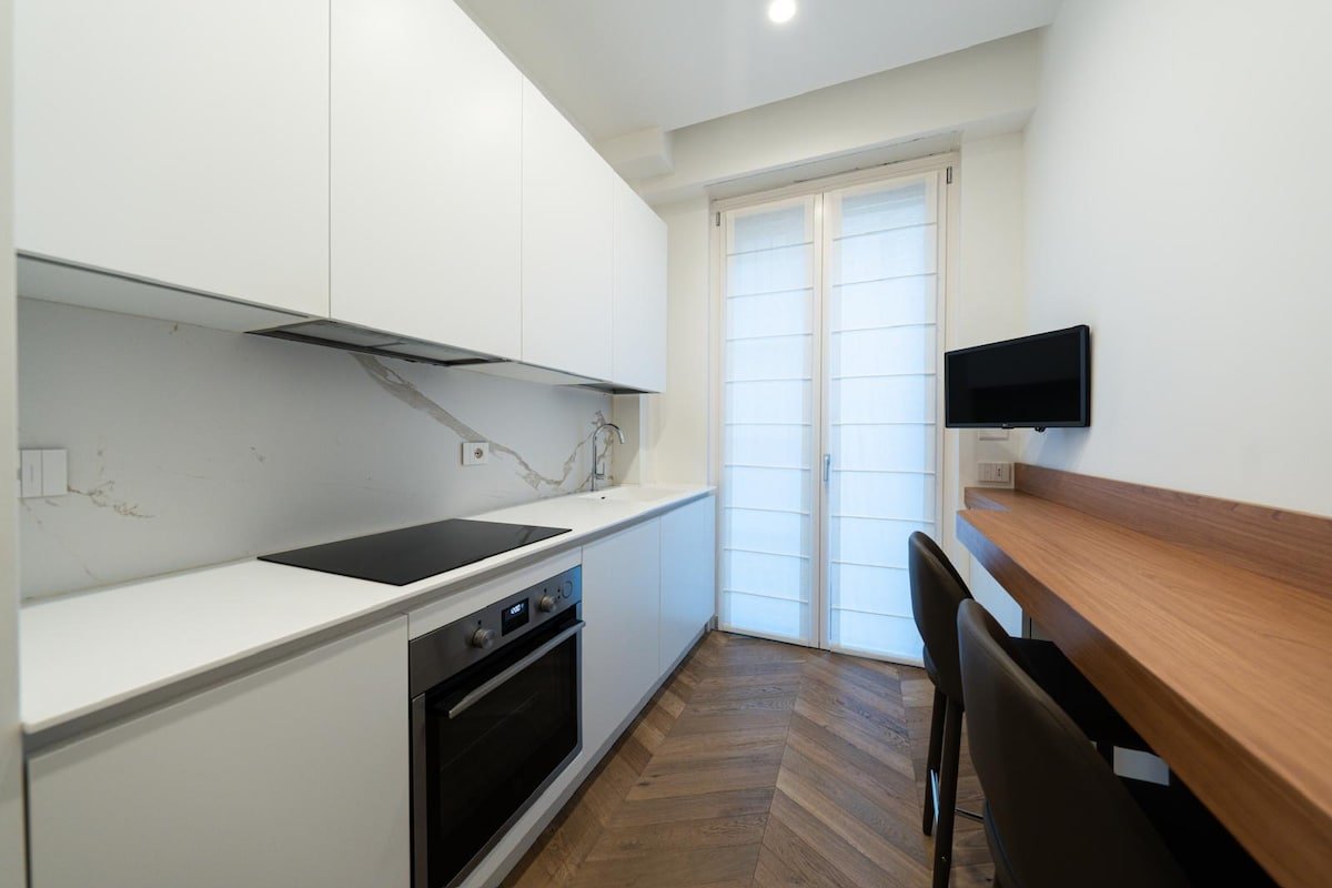 Piazza Fontana Duomo View gallery image 3