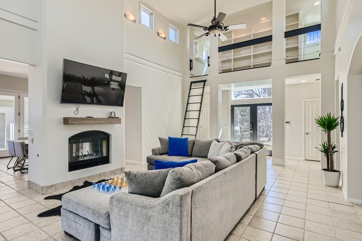 Relaxing Retreat Villa with Pool+Hot Tub+Goats gallery image 3