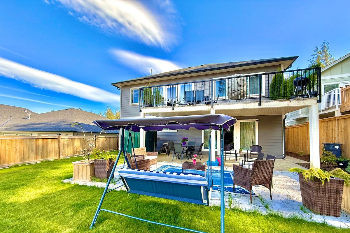 Wonderful New Home w/luxury backyard gallery image 5