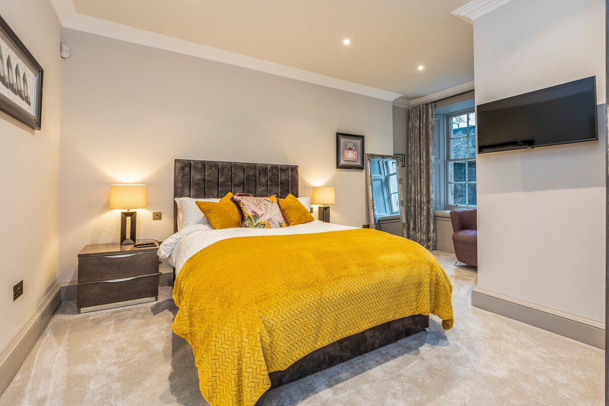 Elegant 2 bed Georgian retreat close to Princes St gallery image 5