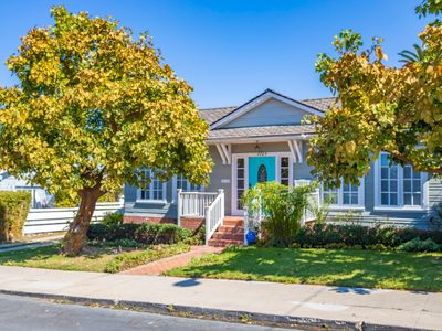 BLUE DOOR COTTAGE BY THE SEA WALK TO BEACH/COAST