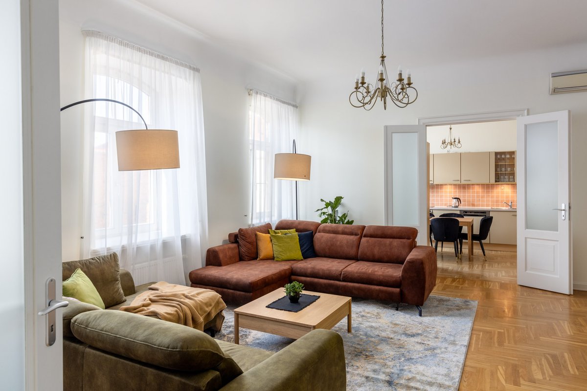 4 bedroom apartment in Old Town