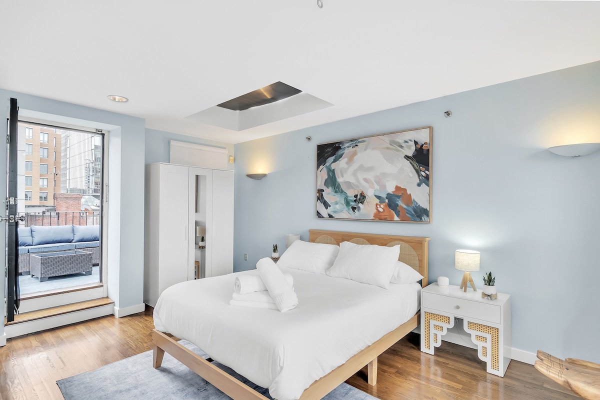 Penthouse, Parking, Private Deck, W/D, Back Bay! gallery image 5