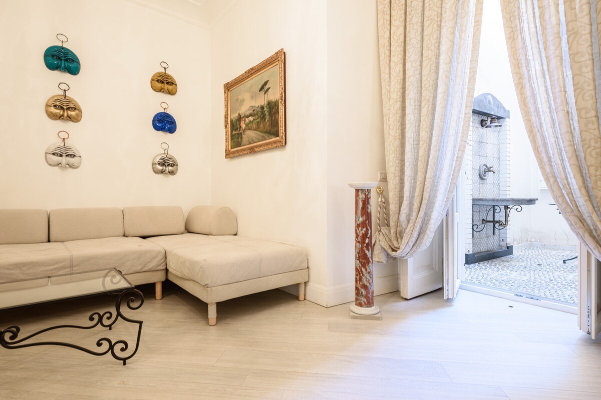 Palazzo dello Spagnolo Suite gallery image 5