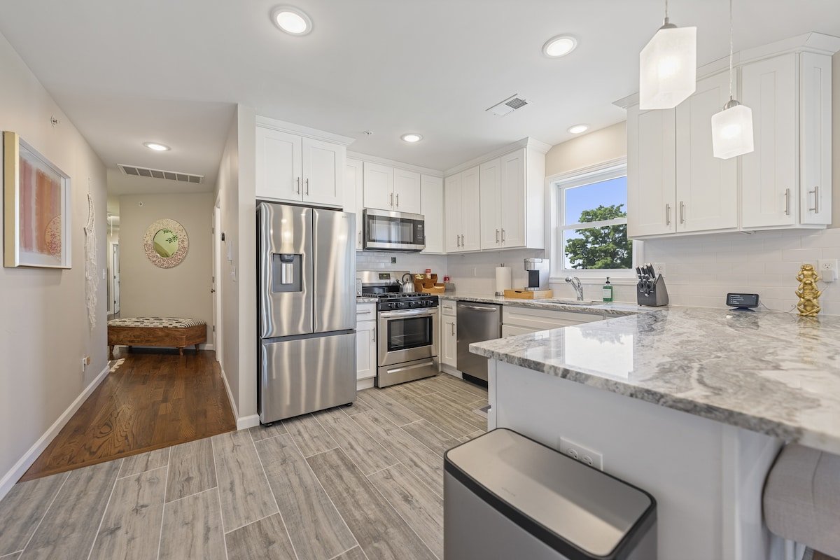 Modern Meets Culture – Top Floor Apartment gallery image 4