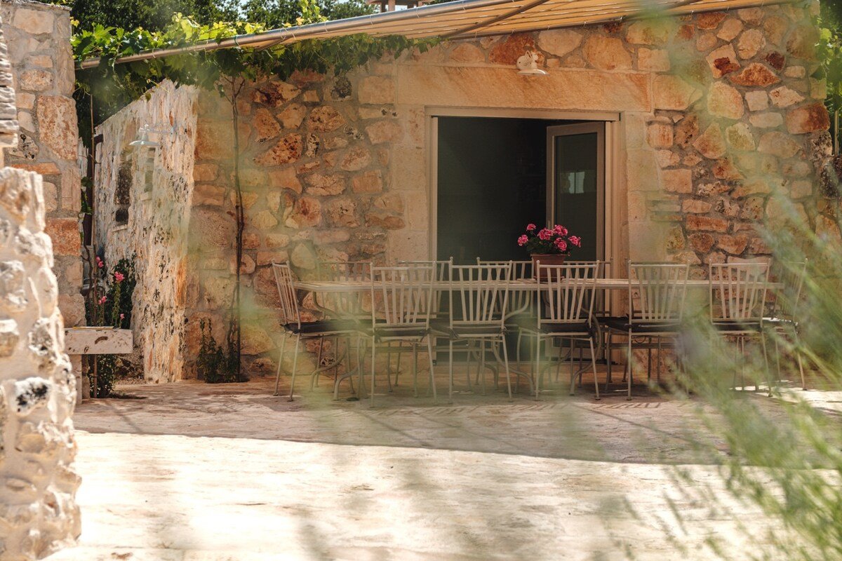 HelloApulia Trulli Flora with Saltwater Pool gallery image 4