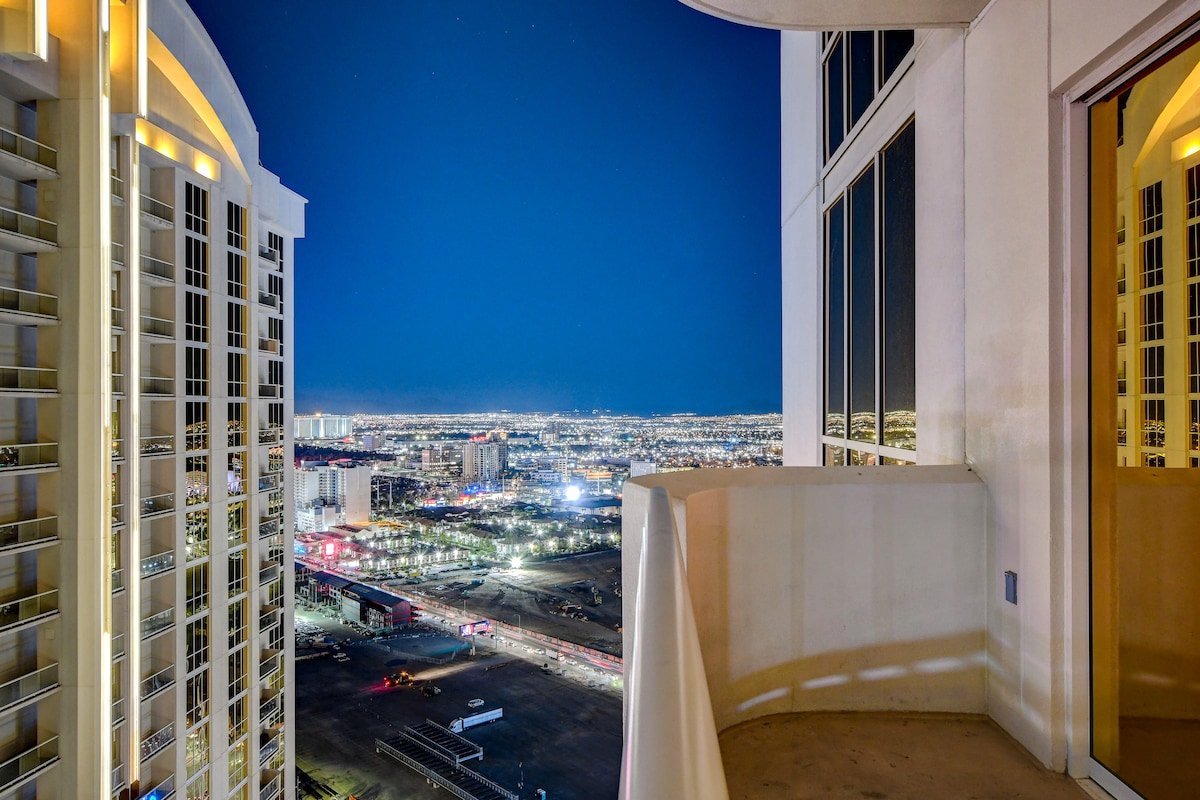 34th Floor Lux 2BR Suite at MGM Signature gallery image 3