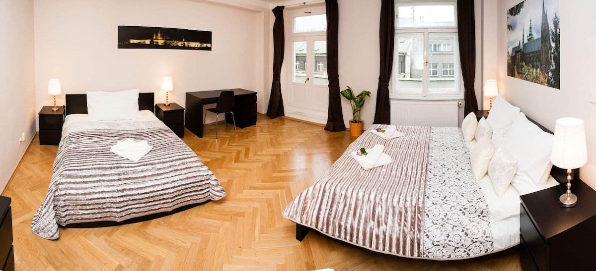 Louvre Loft 4-Bedrooms, 2-Bathrooms (Old Town) gallery image 5