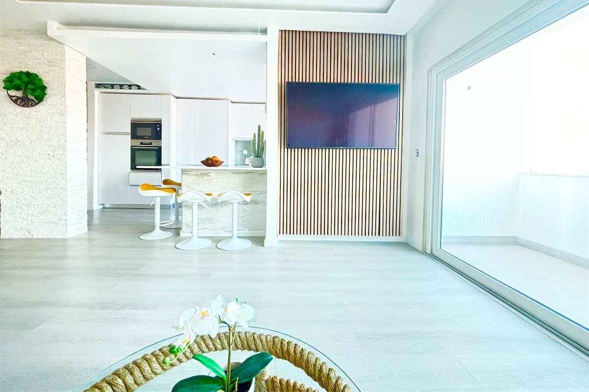 Bright Renovated Cascais Luxury Top Floor Apt gallery image 3